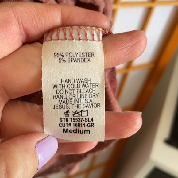 Maroon • tufted blouse • - Picture 3 of 4